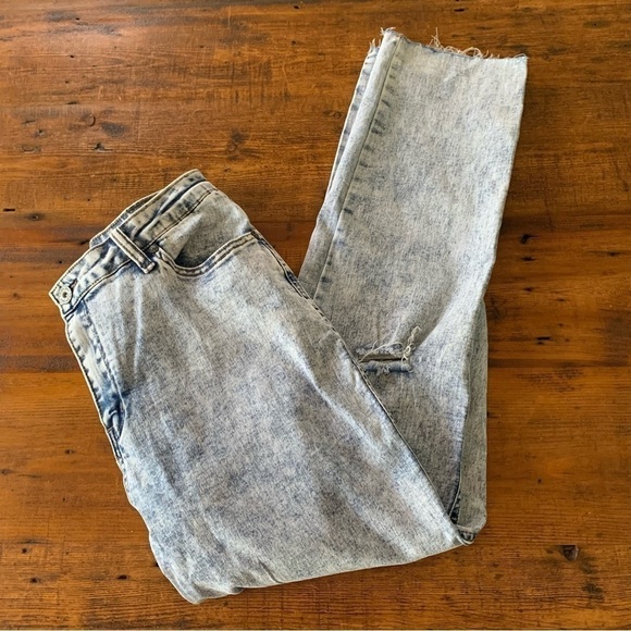 Umgee Acid Washed Distressed Knee Frayed Hem Jeans Sz 6 - Picture 3 of 9